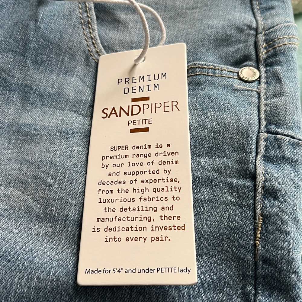 Denim embroidered petite capris - Picture 9 of 11